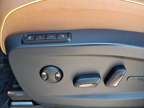 Used 2025 Volkswagen ID. Buzz Pro S RWD image 21