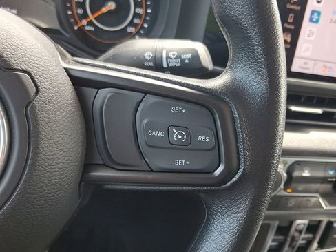 Used 2025 Jeep Gladiator Sport AWD/4WD image 21