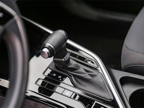 Certified 2025 Kia Niro LX image 18