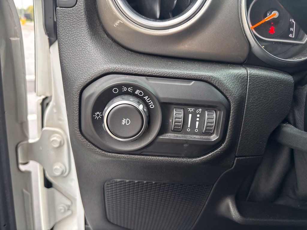 Used 2018 Jeep Wrangler Unlimited Sahara w/ Cold Weather Group AWD/4WD image 24