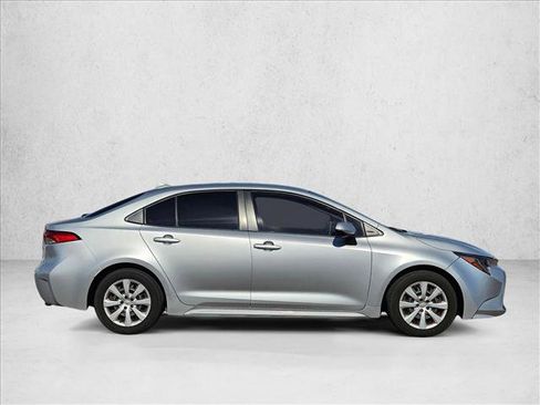 Used 2020 Toyota Corolla LE FWD image 4