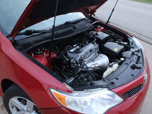 Used 2012 Toyota Camry SE image 10