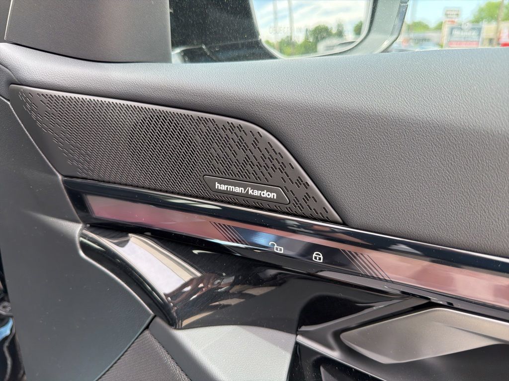 New 2027 BMW 550e xDrive AWD/4WD image 21