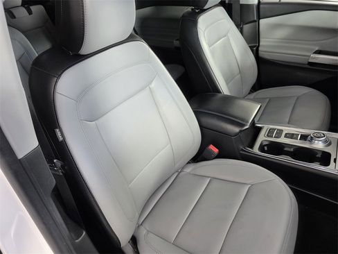 Used 2021 Ford Explorer XLT w/ Equipment Group 202A image 32