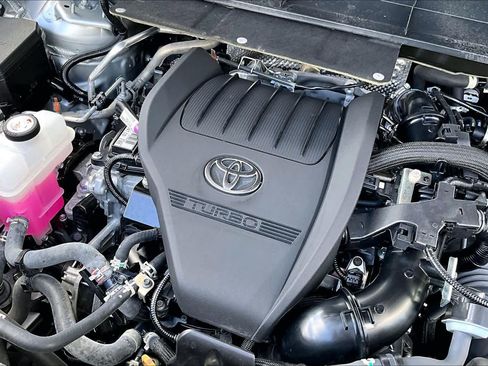 Used 2025 Toyota Highlander XLE FWD image 32