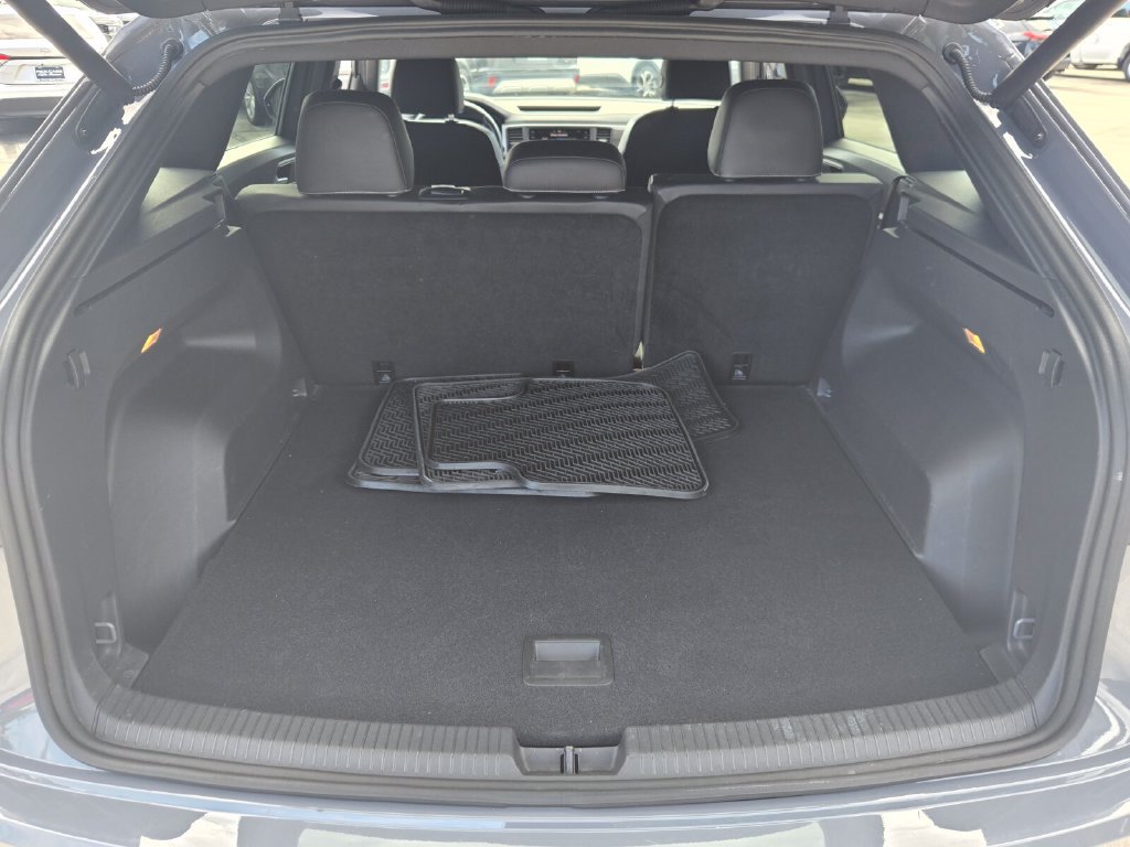 Used 2020 Volkswagen Atlas Cross Sport SE w/ Towing Package FWD image 16