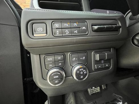 Used 2023 GMC Yukon Denali Ultimate AWD/4WD image 43