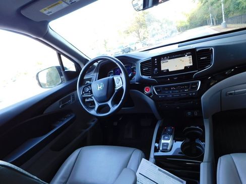 Certified 2021 Honda Pilot Touring image 2