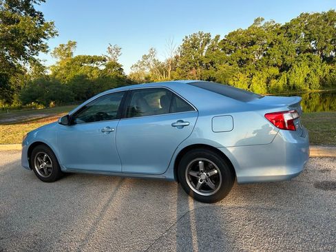Used 2012 Toyota Camry LE FWD image 3