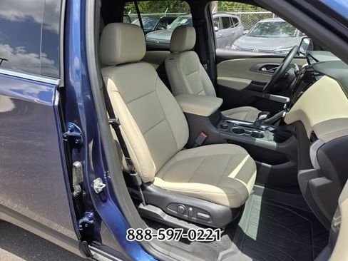 Used 2023 Chevrolet Traverse LT FWD image 20
