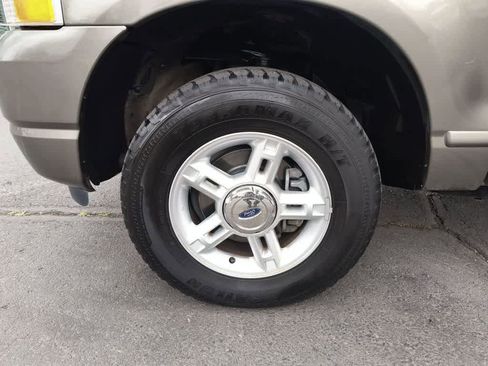 Used 2004 Ford Explorer XLT AWD/4WD image 10