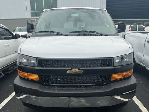 New 2026 Chevrolet Express 3500 Extended RWD image 3