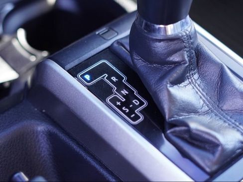 Used 2018 Toyota Tacoma SR5 image 31