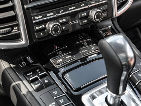 Used 2016 Porsche Cayenne AWD/4WD image 29
