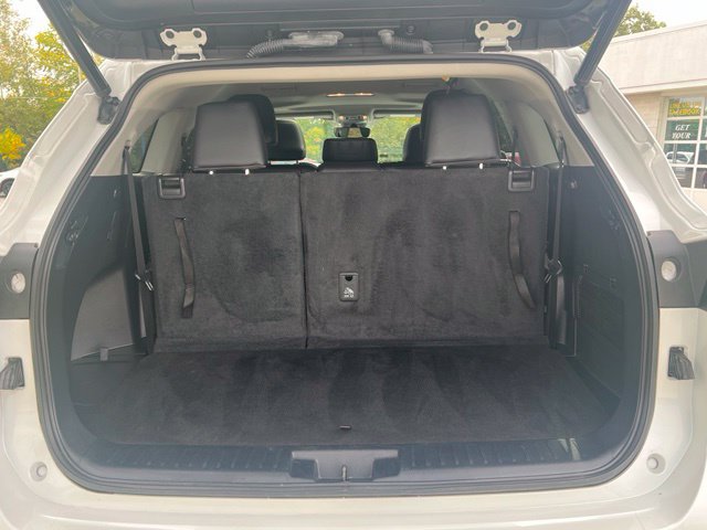 Used 2023 Toyota Highlander XLE FWD image 25