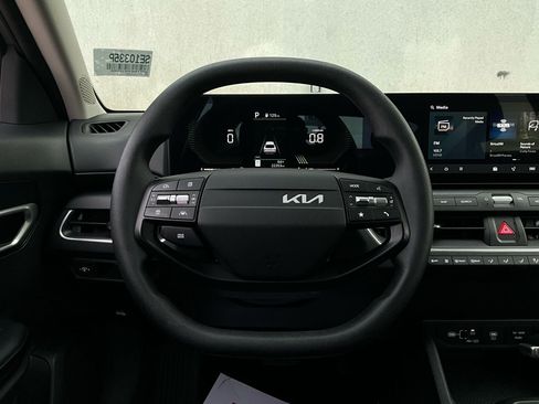 Used 2025 Kia K4 LXS image 33