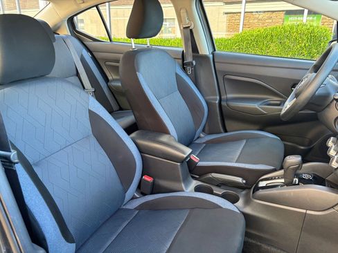Used 2025 Nissan Versa SV FWD image 34