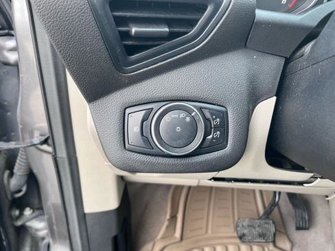 Used 2013 Ford Escape SE image 29