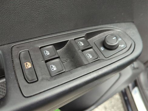 Used 2022 Volkswagen Taos SE w/ Panoramic Sunroof Package image 30