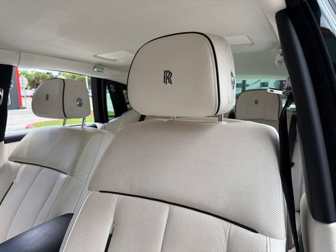 Used 2022 Rolls-Royce Phantom Sedan RWD image 30