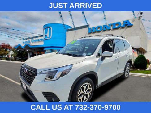 Used 2024 Subaru Forester Premium AWD/4WD image 1