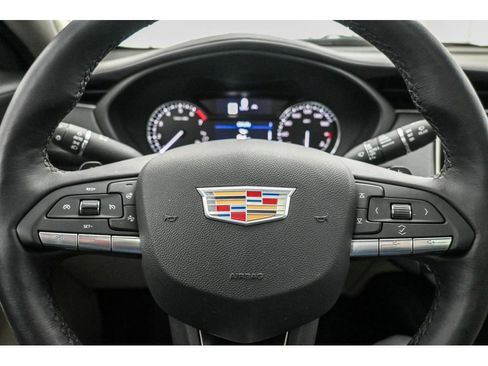 Certified 2022 Cadillac XT4 Premium Luxury w/ Enhanced Visibility Package AWD/4WD image 38