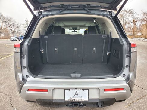 Used 2023 Nissan Pathfinder Platinum image 7