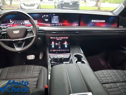 Certified 2025 Cadillac Escalade ESV V AWD/4WD image 19