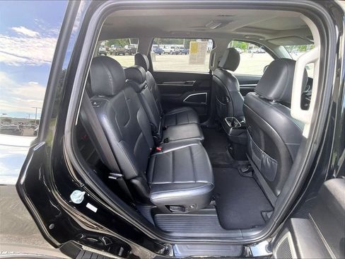 Used 2020 Kia Telluride S w/ S 8 Passenger Seating Package AWD/4WD image 16