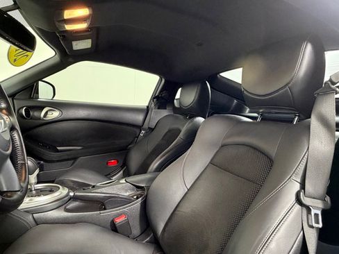 Used 2019 Nissan 370Z Touring Sport RWD image 13