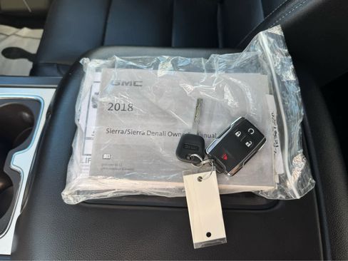 Used 2018 GMC Sierra 1500 SLT w/ SLT Premium Package AWD/4WD image 14