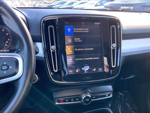 Used 2019 Volvo XC40 T5 Momentum image 7