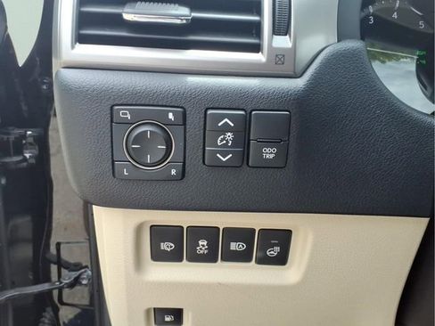 Used 2022 Lexus GX 460 Premium w/ Accessory Package AWD/4WD image 15