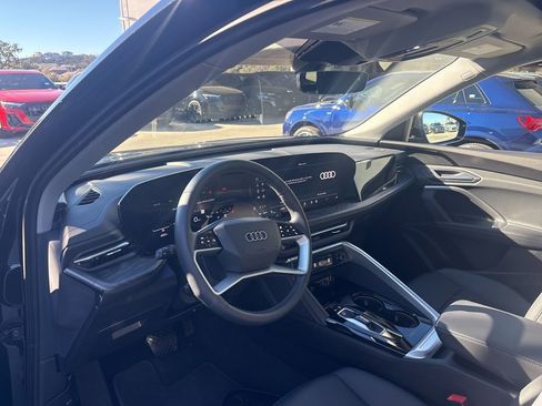 Used 2025 Audi Q5 Premium w/ Convenience Package image 12