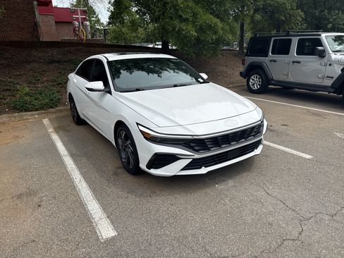 Used 2025 Hyundai Elantra Limited w/ Cargo Package FWD image 2