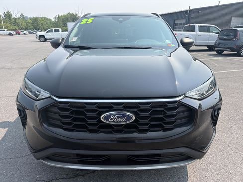 Certified 2025 Ford Escape ST-Line AWD/4WD image 9