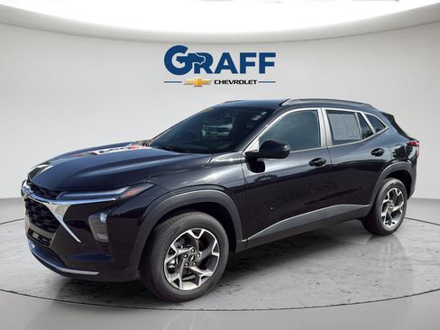 Used 2025 Chevrolet Trax LT w/ Driver Confidence Package FWD image 2