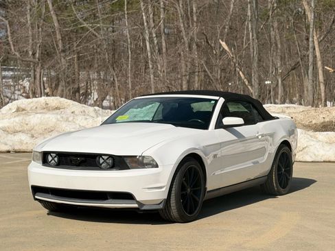 Used 2010 Ford Mustang GT Premium image 3