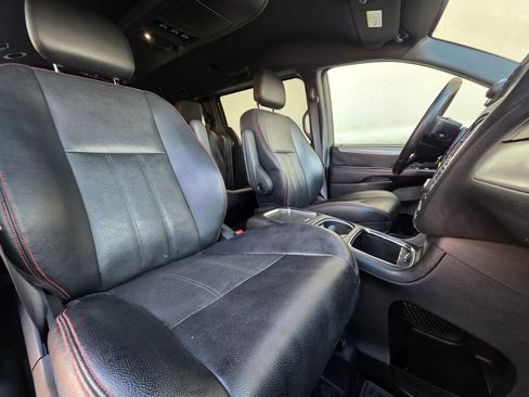 Used 2017 Dodge Grand Caravan GT image 16