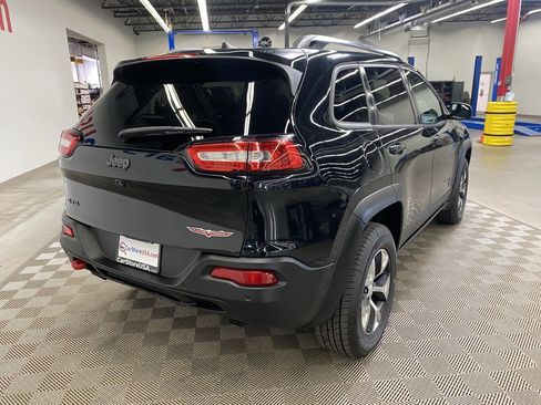 Used 2018 Jeep Cherokee Trailhawk w/ Cold Weather Group image 10