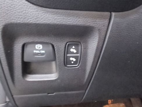 Used 2021 RAM 1500 Big Horn AWD/4WD image 12