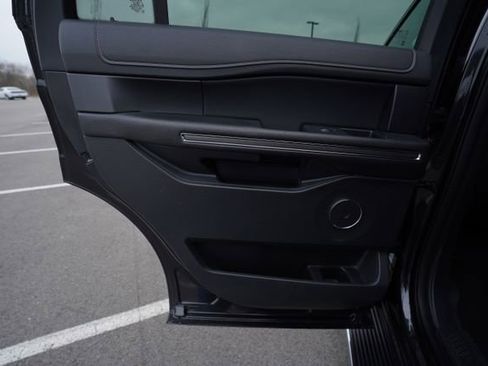 Used 2023 Ford Expedition XLT image 15