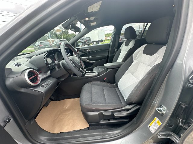 Used 2024 Chevrolet Trax RS FWD image 23
