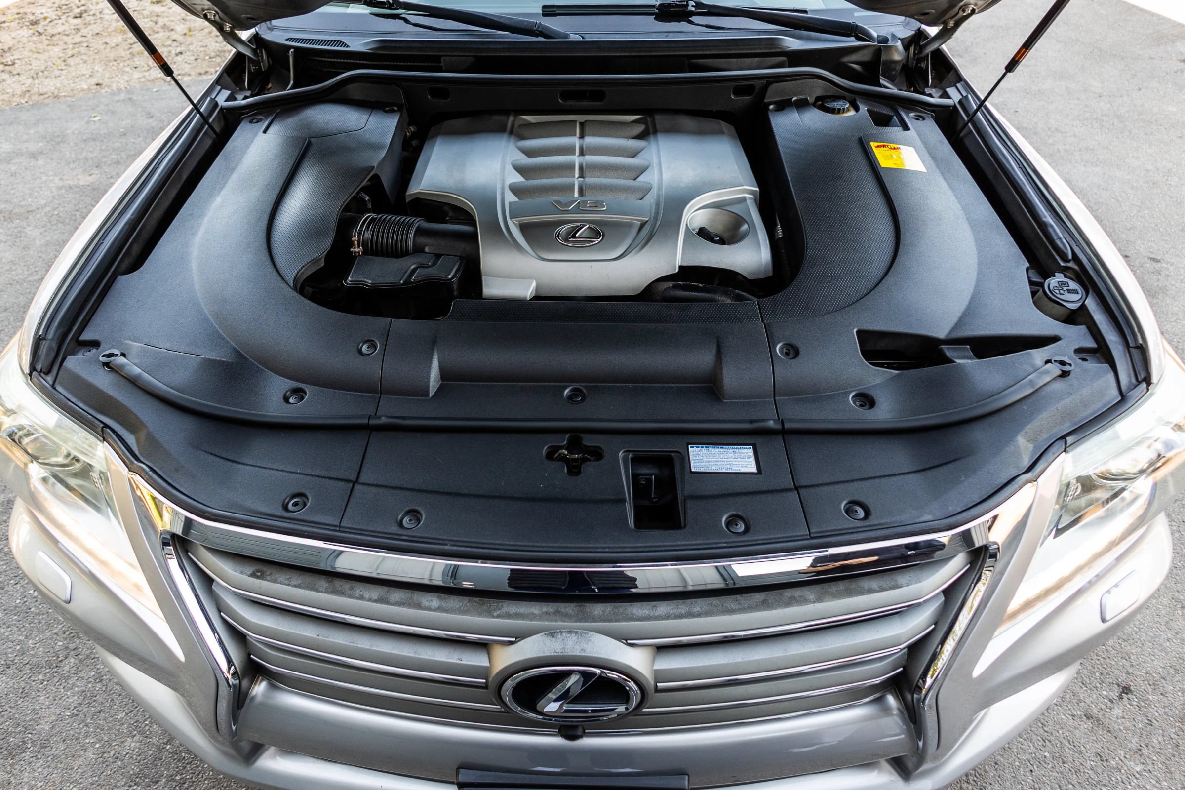 Used 2013 Lexus LX 570 4WD image 39