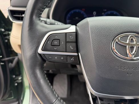 Used 2023 Toyota Highlander Limited FWD image 28