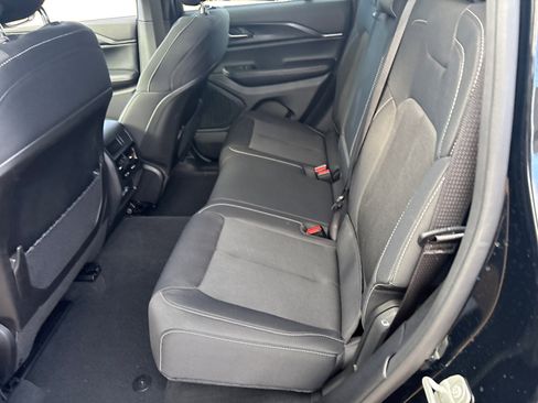 Used 2024 Jeep Grand Cherokee Laredo X image 10