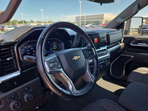 Used 2025 Chevrolet Silverado 2500 LT AWD/4WD image 15