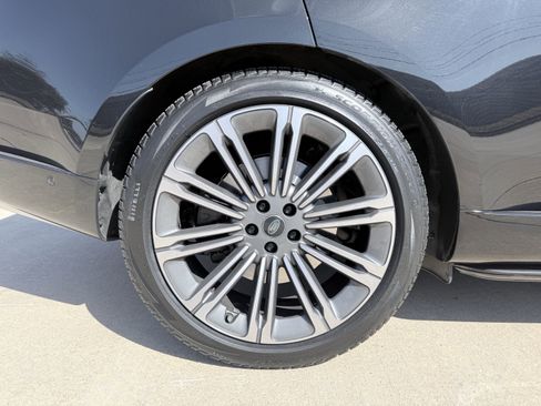 Used 2023 Land Rover Range Rover Long Wheelbase Autobiography image 13