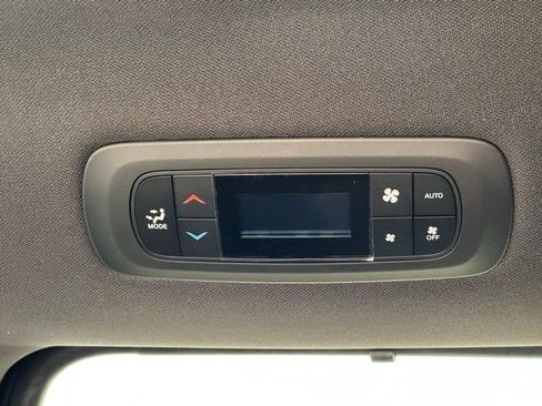 New 2027 Chrysler Pacifica Select FWD image 30