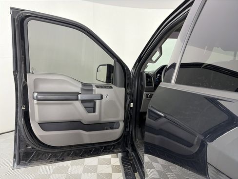 Used 2017 Ford F150 XLT w/ Trailer Tow Package image 10